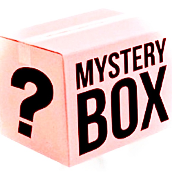 Women’s Mystery Clothes & Beauty Box - Picture 1 of 1